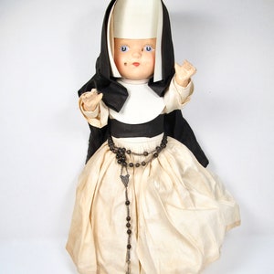 Vintage 1940s 1950s Composition NUN Doll Dressed in White Black Habit W Rosary