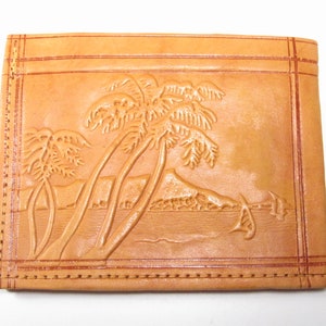 Hawaii Palm Tree Mountain Tooled Bifold Wallet Tan Cuero Hecho a Mano Vintage Vtg
