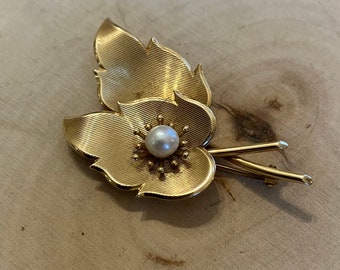 14k Yellow Gold Vintage Textured Genuine 6mm Pearl Leaf Pin 8.23g Vintage Brooch