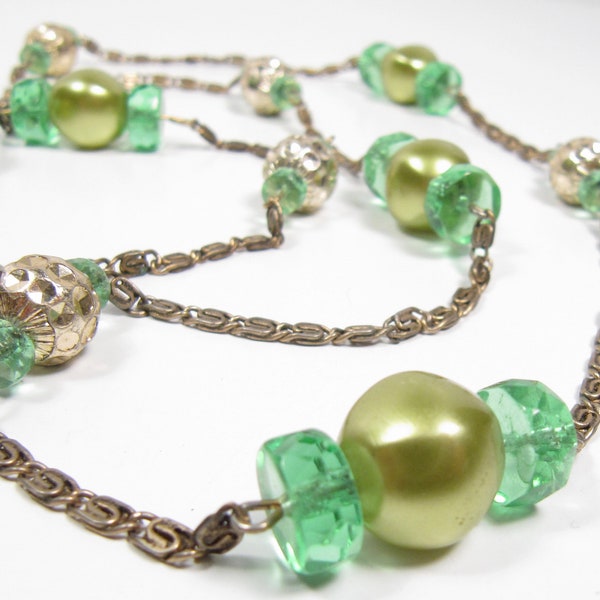 vintage Gold Tone Snail Link Chain Collier des années 1980 Green Plastic Lucite Perles Vtg