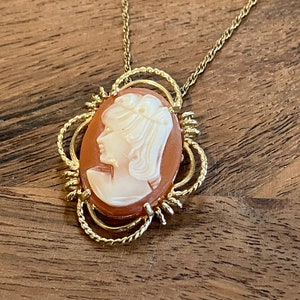 Vintage Cameo Carved Shell 14K Gold Lady Face Pendant Chain Necklace 4.36 Grams