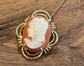Vintage Cameo Carved Shell 14K Gold Lady Face Pendant Chain Necklace 4.36 Grams