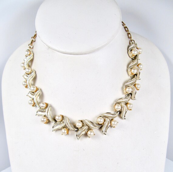 Vintage Coro Pearl \u0026 Leaf Choker Gold 