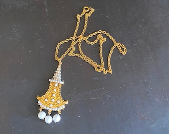 VINTAGE Gold Tone and White Bead Mughal Style Pendant Dangle Necklace 1970s