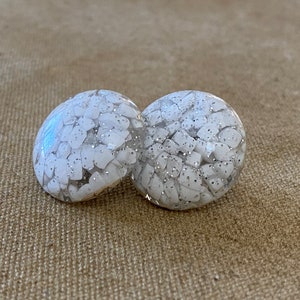 Mid Century Vintage Lucite White & Silver Glitter Confetti Stud Earrings Kitsch