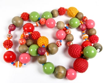 1960s Green Pink Red Bead Knitted Spiked Wood Lucite Necklace Vintage Flower Power