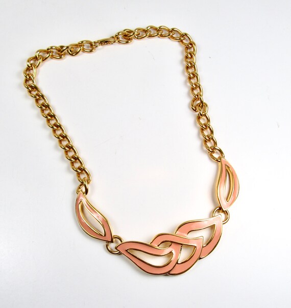 NAPIER Signed Thick Gold Tone Chain & Pink Enamel… - image 2