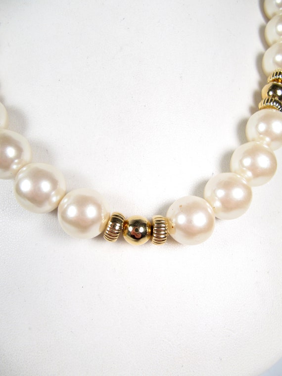 1960s Vintage White Marvella Pearl Gold Bead Stra… - image 5