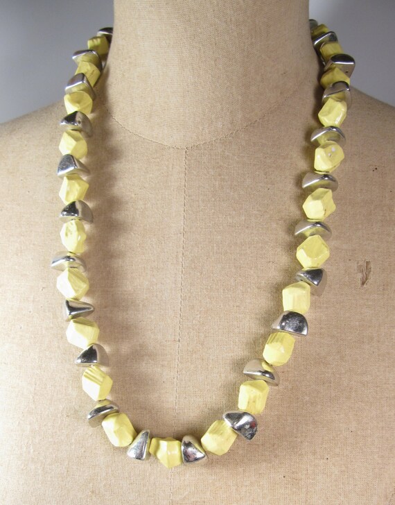 Vintage Pale Yellow & Lucite Chrome Rock Bead Nec… - image 2