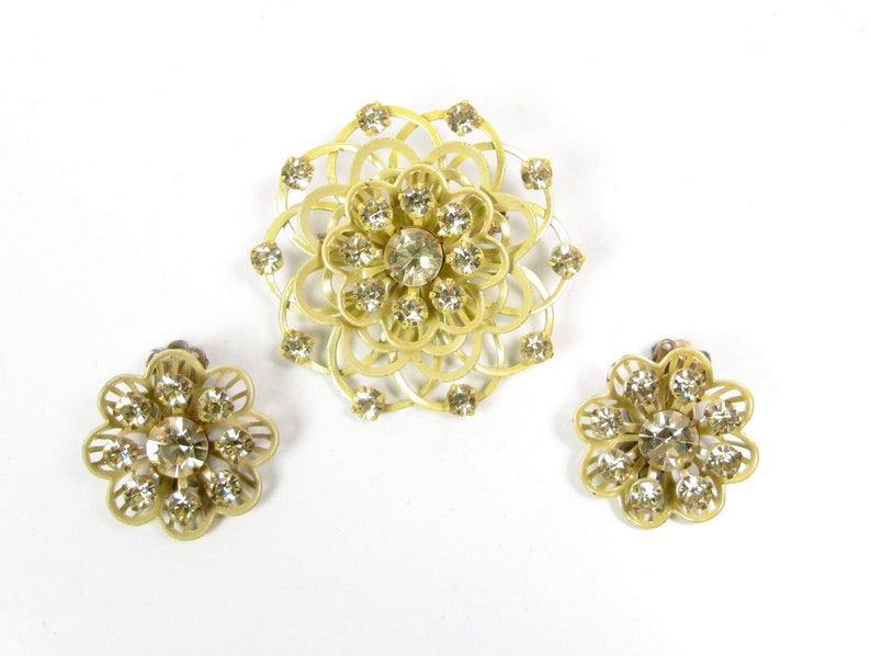Pale Yellow Enamel Flower Rhinestone Brooch Pin Clip On Earrings Set Vintage 50s