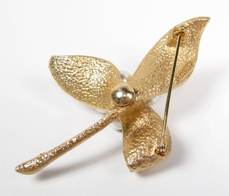 Vintage PARCO Faux Pearl Cluster Gold Textured Leafy Lily Flower Pin Brooch Leaf