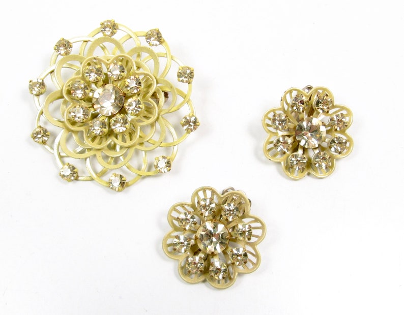 Pale Yellow Enamel Flower Rhinestone Brooch Pin Clip On Earrings Set Vintage 50s