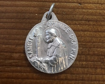 Medalla de aluminio plateada de Santo Domingo y San Rosario de la época francesa