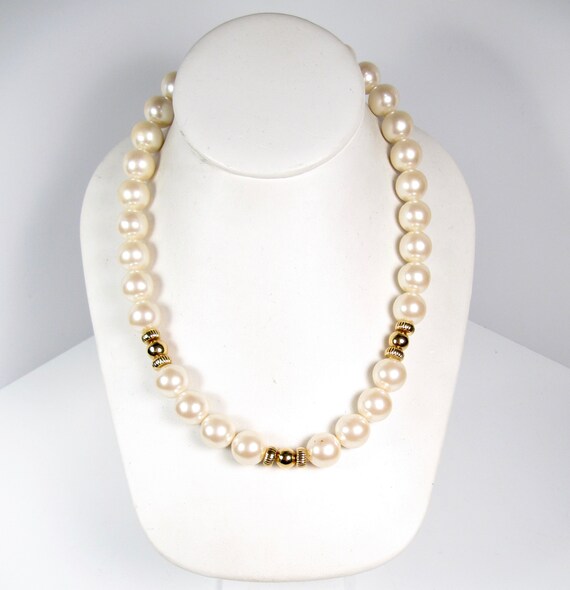 1960s Vintage White Marvella Pearl Gold Bead Stra… - image 2