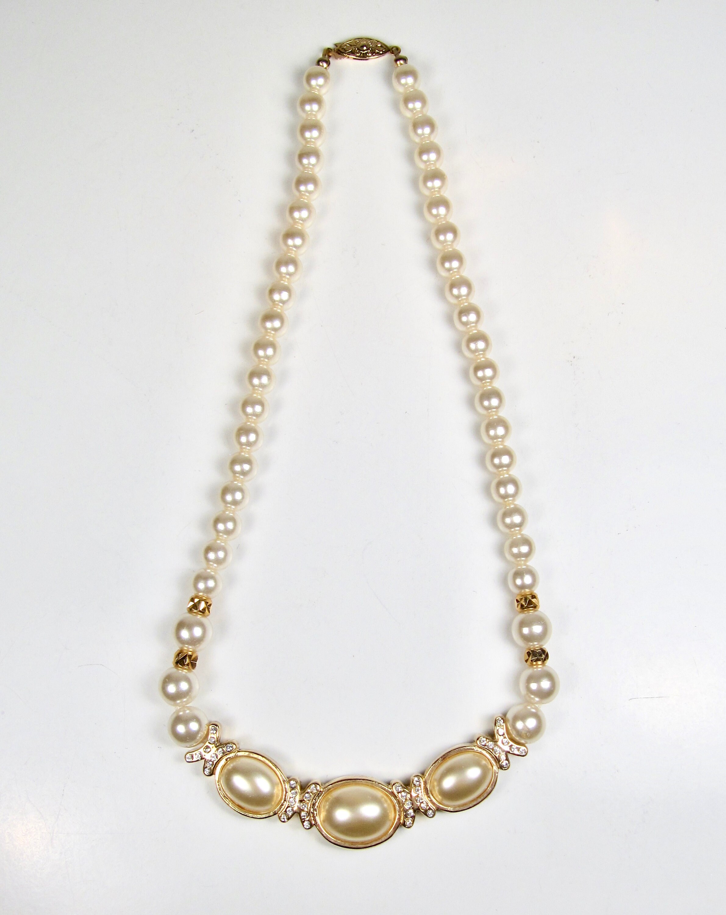 Vintage 1980s Faux Pearl Gold Tone X Rhinestone Necklace
