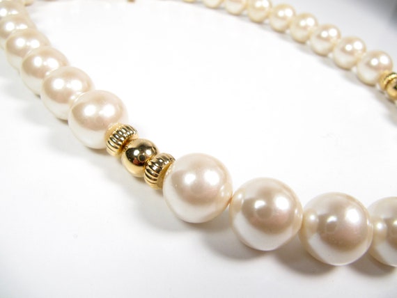 1960s Vintage White Marvella Pearl Gold Bead Stra… - image 3
