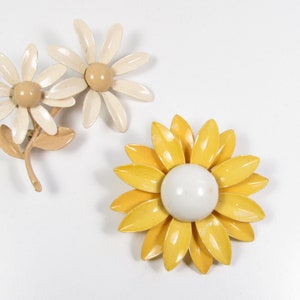 Lot of 2 Pale Yellow & White Daisy Enamel Metal Flower