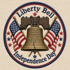 Könnte beinhalten: Runder, gestickter Aufnäher mit der Liberty Bell, amerikanischen Flaggen und dem Text "Liberty Bell Independence Day". Das Design verwendet Rot, Weiß und Blau mit Sternen. Die Glocke ist gerissen und trägt den Text "Proclaim LIBERTY".