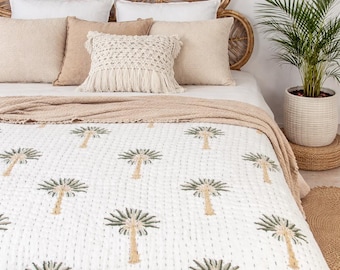 Handcrafted Palm Tree Kantha Quilt – White Tropical Bedspread, Boho Cotton Bed Cover, Coastal Bedroom Decor Hand-stitched Kantha