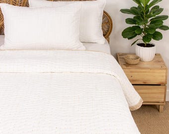 White Quilted Bedspread, Minimalist Cotton Coverlet, Neutral Boho Bedding, Lightweight Quilt for Bedroom Decor Hand-stitched Kantha
