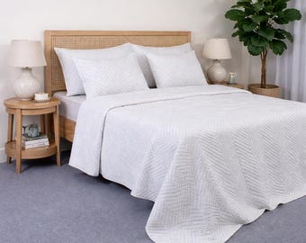Luxury White Kantha Quilt | Handcrafted Indian Cotton Bedspread | Hand-stitched Kantha