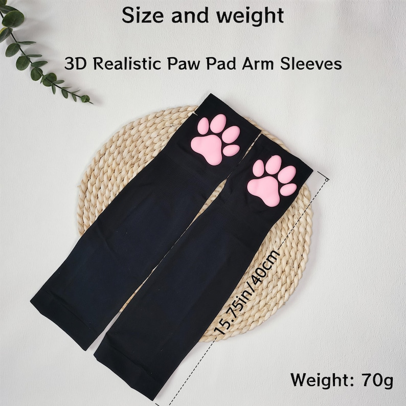 K&ouml;nnte beinhalten: Ein Paar schwarze Armstulpen mit realistischen, rosafarbenen 3D-Pfotenpolstern. Der Text lautet Size and weight, 3D Realistic Paw Pad Arm Sleeves, 15.75in/40cm und Weight: 70g. Die Stulpen liegen flach und zeigen das Pfotenmotiv auf jeder Seite.