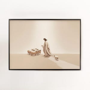 Op de afbeelding: Een ingelijste prent toont een figuur in een wit gewaad met een kudde schapen. De figuur, met lang donker haar, staat in de buurt van de schapen, met één schaap iets apart. Het kunstwerk heeft een sepia-tint, met zacht, diffuus licht.