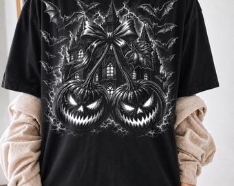 Calabaza espeluznante PNG, diseño de camiseta de calabaza y cereza de Halloween, gráfico de calabaza de Halloween con murciélago espeluznante, casa embrujada de terror en semitonos, impresión DTF