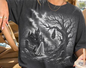 Fantasma de Halloween PNG, Casa encantada en semitono PNG, Diseño de fantasma de castillo tenebroso, Halloween PNG listo para usar, Diseño de camiseta de terror vintage