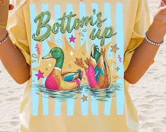 Anatra in versione "bottoms up" PNG, design estivo a righe con anatra, grafica carina da ragazza del lago, maglietta colorata con atmosfera da spiaggia, download digitale