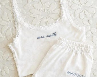 Besticktes kundenspezifisches Brautträgerhemd und und Jogginghose-Set mit weitem Bein, personalisiertes Mrs