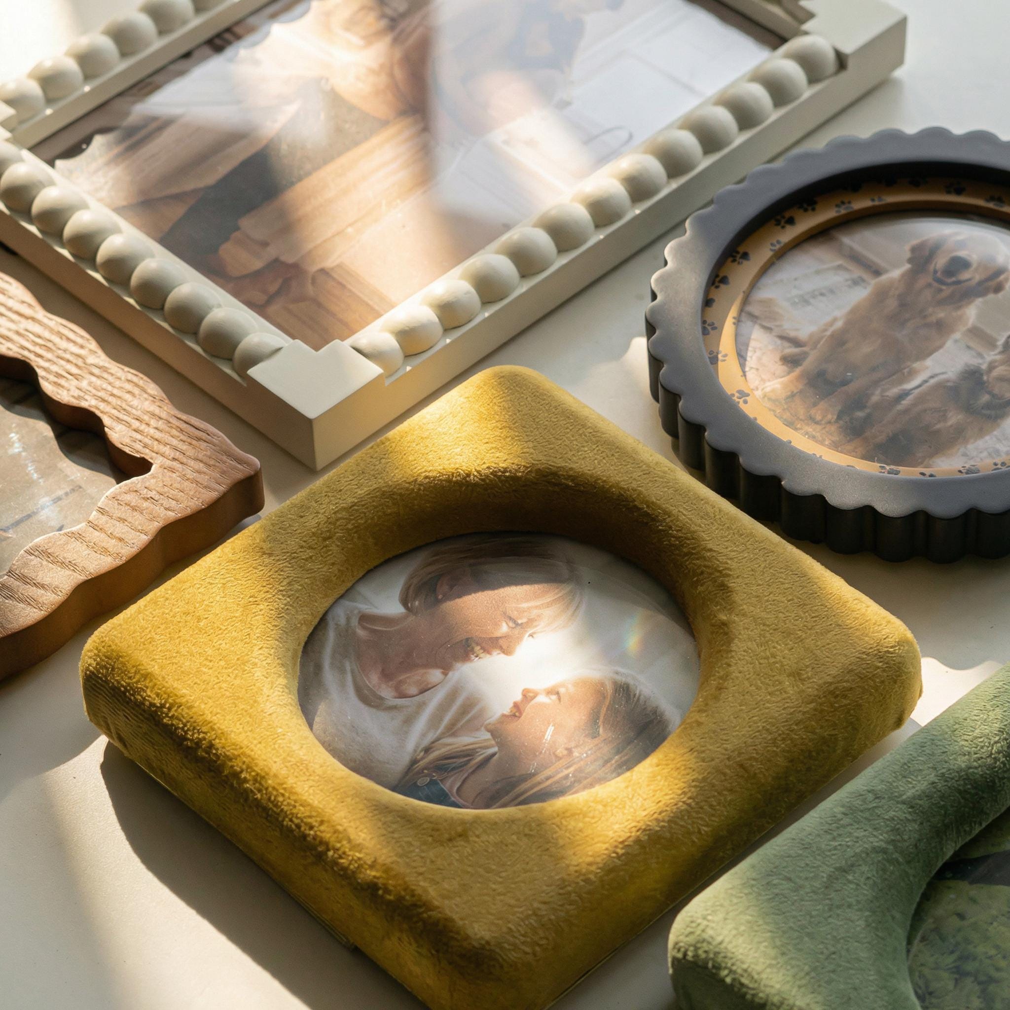 Vintage Mix Eclectic Gallery Wall Picture Frame Set, Retro Velvet ...