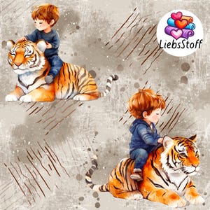 Può includere: Motivo ripetuto con un bambino che cavalca una tigre. La tigre è arancione e nera, e il bambino indossa abiti blu. Lo sfondo è grigio strutturato con graffi marroni e il testo "LiebsStoff".
