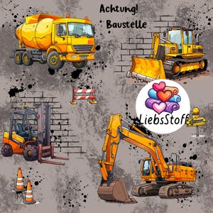 Könnte beinhalten: Eine digital illustrierte Konstruktions-Themen-Design mit verschiedenen gelben Baumaschinen, darunter ein Muldenkipper, ein Bulldozer, ein Bagger und ein Gabelstapler. Das Design enthält den Text "Achtung! Baustelle" und ein Logo mit dem Text "LiebsStoff".
