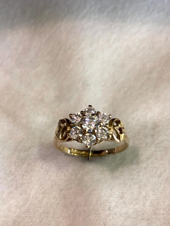 9ct Ladies solid gold cluster ring - image 1