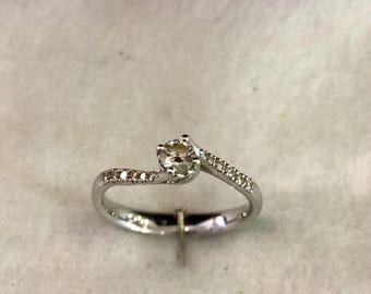 18ct Gold ladies  engagement ring