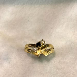 18ct gold V shape ring