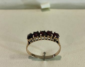 9ct Ladies eternity ring set with Garnets