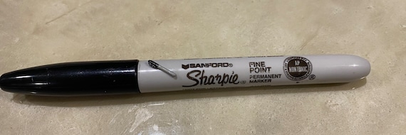 1 inch scale (1:12) Dollhouse Miniature Sharpie Like Marker