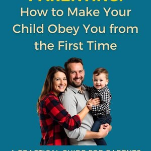 Peut inclure: Couverture de livre avec le titre "SMART PARENTING: How to Make Your Child Obey You from the First Time." Une famille de trois personnes souriantes sur fond bleu sarcelle. Le livre est un guide pratique pour les parents.