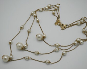 Vintage CORO Faux Pearl Cascade Necklace Measures 26 inches K33