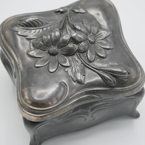 Vintage Jewelry Casket Silver Pewter Floral Box with Pink Silk Lining L16