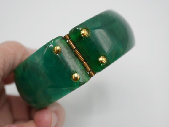 Vintage Hinged Bakelite Bracelet Green Marble Bak… - image 2