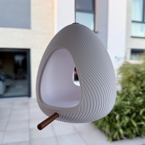 Modern fågelmatare