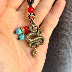Handgjord mässingsorm nyckelringshänge, kinesisk zodiakberlock, vintage orientalisk lyckogåva, månnyårspresent, lyckopärlor Feng Shui