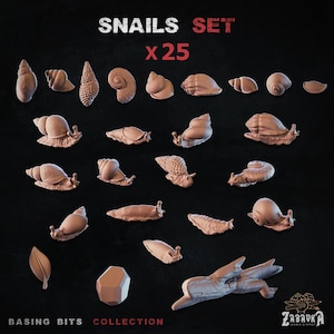 Peut inclure: Un ensemble de 25 figurines d'escargots de différentes formes et tailles, présentées sur un fond sombre. Les figurines sont de couleur marron clair et comprennent des coquilles d'escargots, des escargots avec des corps et d'autres éléments naturels. Le texte en haut indique "SNAILS SET x25".