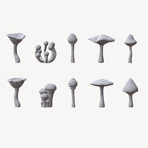Peut inclure: Une collection de dix sculptures de champignons blancs de formes et de tailles variées. Certains ont des chapeaux évasés, tandis que d'autres sont plus coniques ou sphériques. Les champignons sont disposés sur un fond uni blanc cassé.