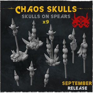 Peut inclure: Ensemble de neuf lances décoratives grises sur le thème des crânes. Les lances présentent des designs variés, certaines avec plusieurs crânes, d'autres avec un seul crâne, et une avec un squelette. Le texte "CHAOS SKULLS" et "SKULLS ON SPEARS x9" est visible.