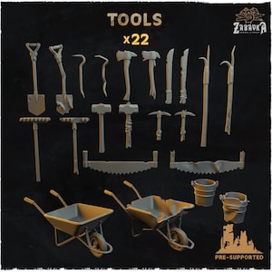 Może przedstawiać: Zestaw 22 narzędzi, w tym łopaty, siekiery, piły i taczki, jest prezentowany na ciemnym tle. Słowo "TOOLS" znajduje się na górze, z "x22" pod nim. Narzędzia są w neutralnym kolorze.