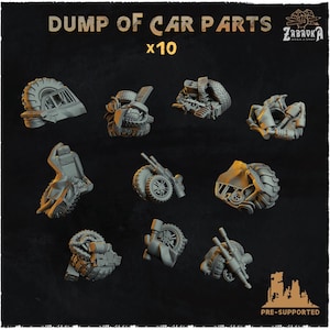 Puede incluir: Una colección de diez piezas de coche en miniatura grises, que incluyen neumáticos, componentes del motor y otros restos de vehículos. El texto "DUMP OF CAR PARTS x10" se muestra en la parte superior. La esquina inferior derecha dice "PRE-SUPPORTED".